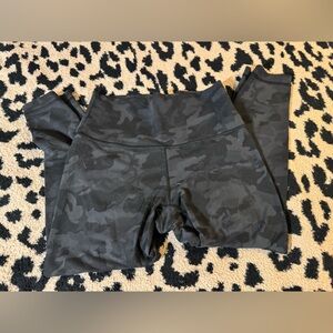 lululemon athletica Black Camo Capris